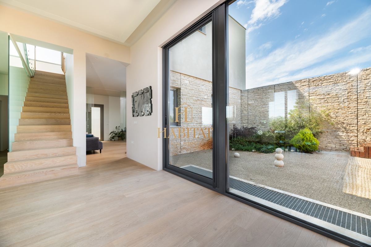 Istra, Zambratija, luksuzna vila 420 m2, 4 spalnice, 4 kopalnice, garaža