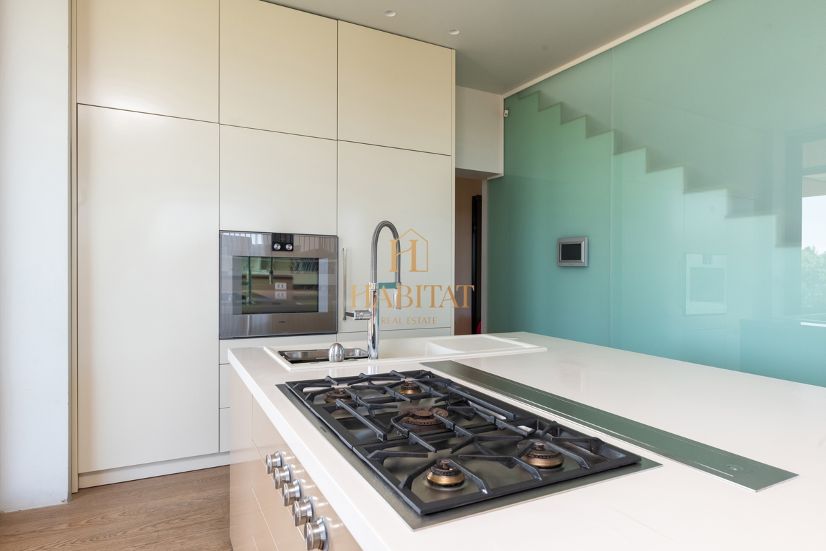 Istra, Zambratija, luksuzna vila 420 m2, 4 spalnice, 4 kopalnice, garaža