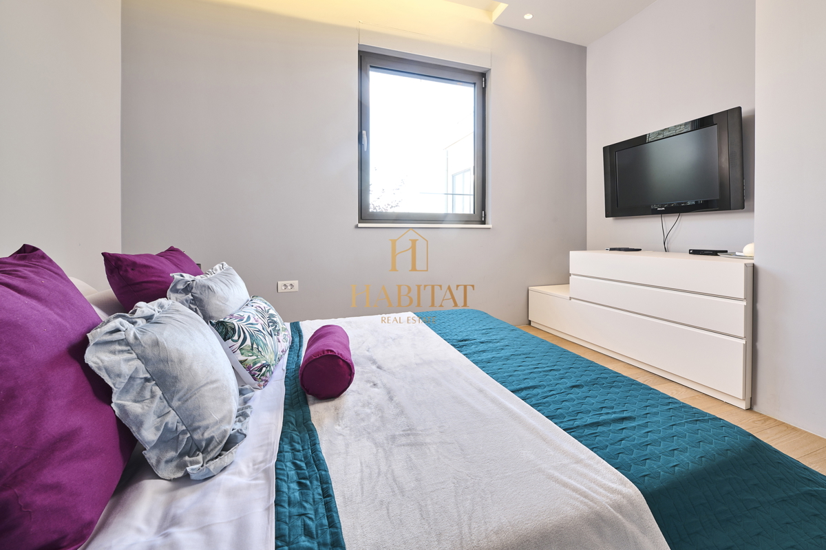 Istra, Zambratija, luksuzna vila 420 m2, 4 spalnice, 4 kopalnice, garaža