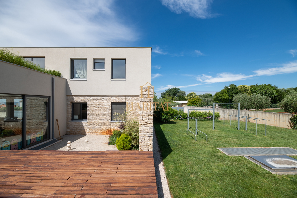 Istra, Zambratija, luksuzna vila 420 m2, 4 spalnice, 4 kopalnice, garaža