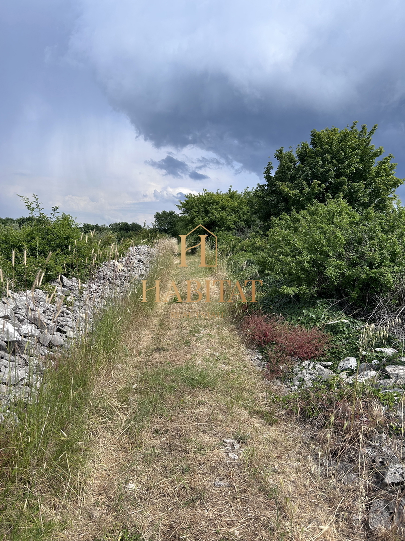 Istra, Vodnjan, gradbeno zemljišče 12642m2, stanovanjsko poslovna cona, center, razgled