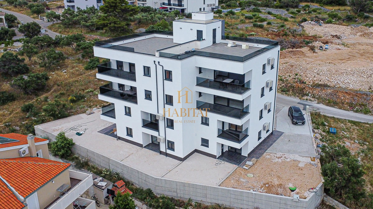 Dalmacija, Okrug Gornji, Penthouse 147m2, panoramski pogled na morje, bazen