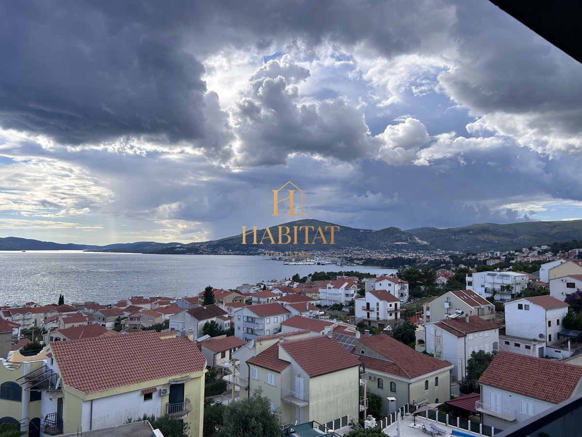Dalmacija, Okrug Gornji, Penthouse 147m2, panoramski pogled na morje, bazen