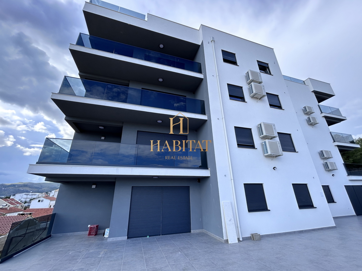 Dalmacija, Okrug Gornji, Penthouse 147m2, panoramski pogled na morje, bazen