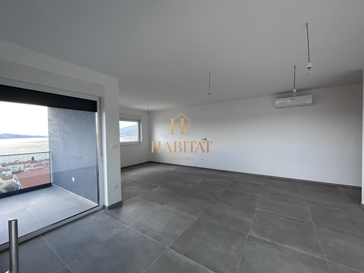Dalmacija, Okrug Gornji, Penthouse 147m2, panoramski pogled na morje, bazen