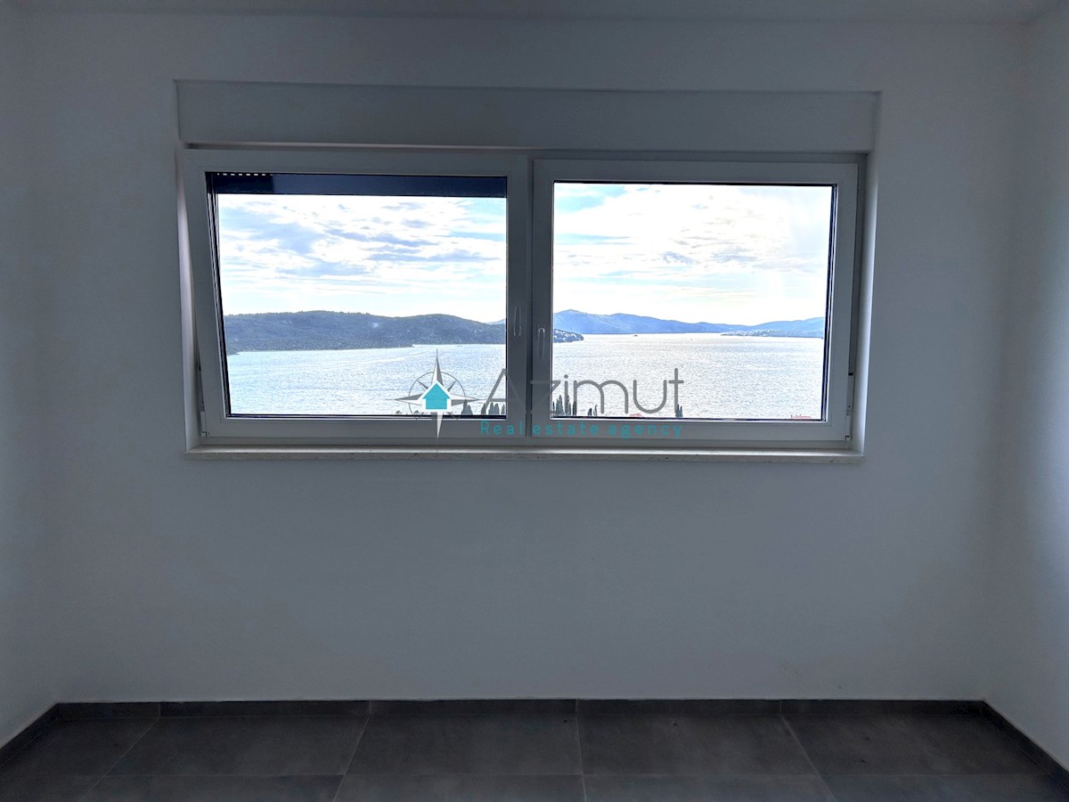 Dalmacija, Okrug Gornji, Penthouse 147m2, panoramski pogled na morje, bazen