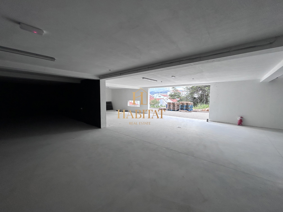 Dalmacija, Okrug Gornji, Penthouse 147m2, panoramski pogled na morje, bazen