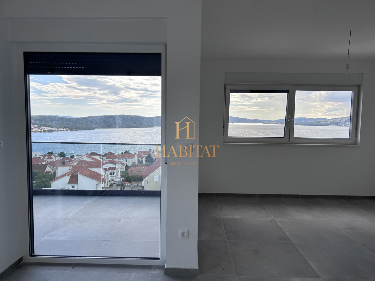Dalmacija, Okrug Gornji, Penthouse 147m2, panoramski pogled na morje, bazen