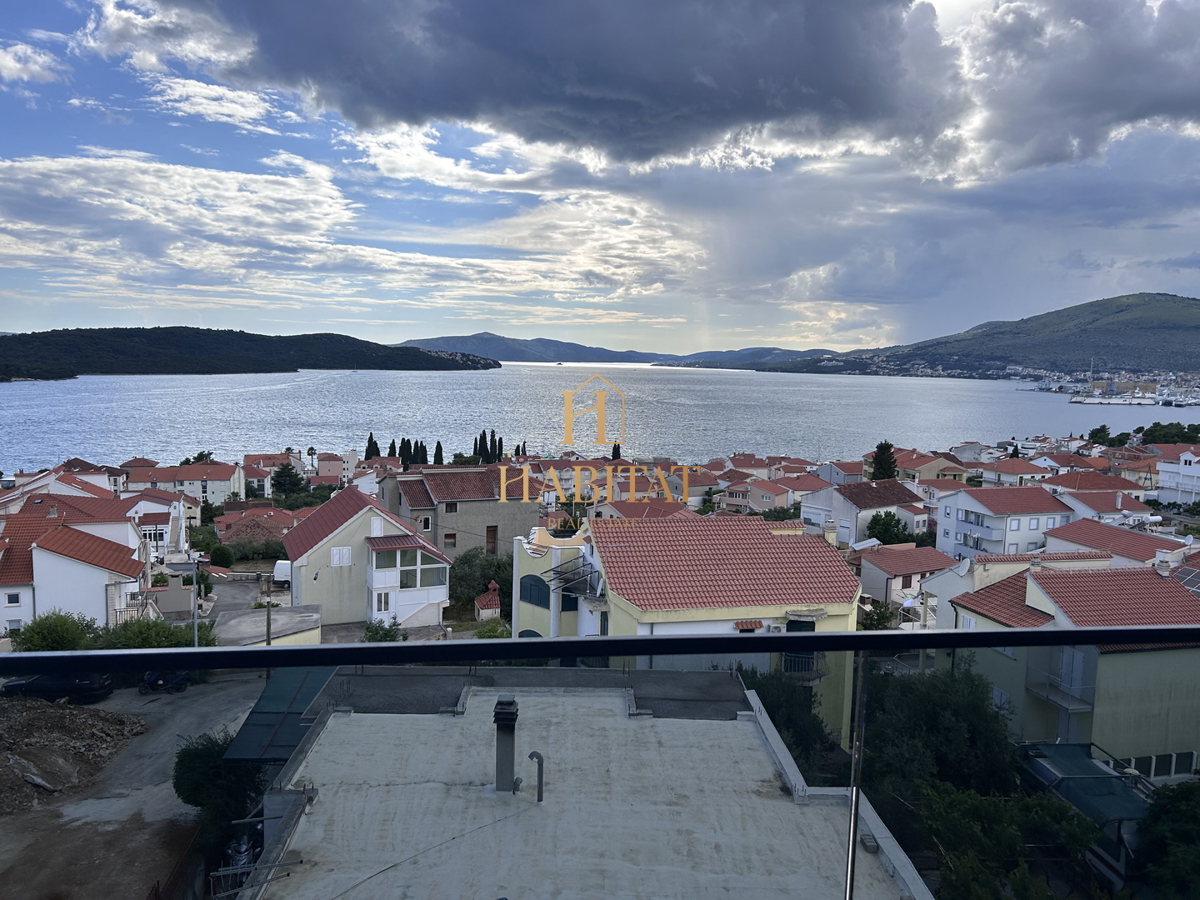 Dalmacija, Okrug Gornji, Penthouse 147m2, panoramski pogled na morje, bazen