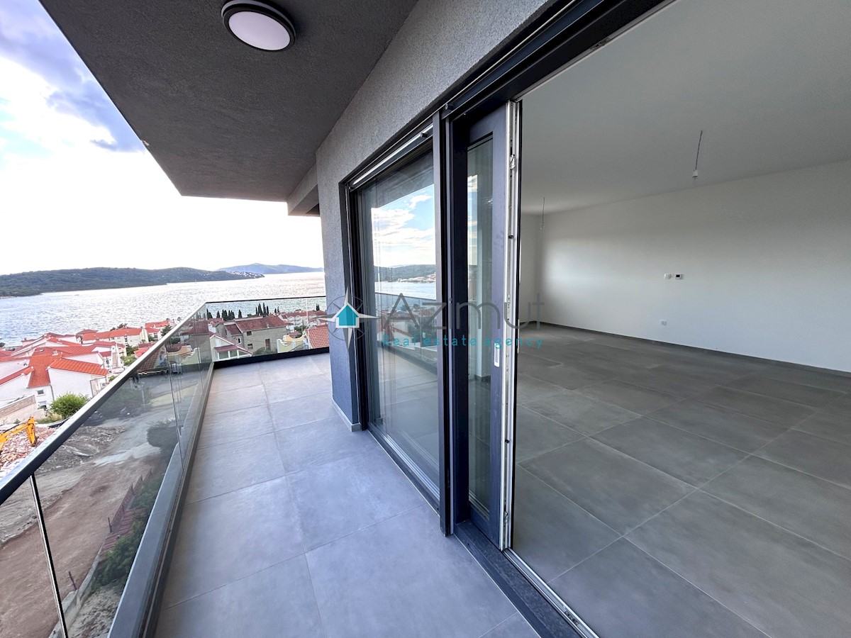 Dalmacija, Okrug Gornji, Penthouse 147m2, panoramski pogled na morje, bazen