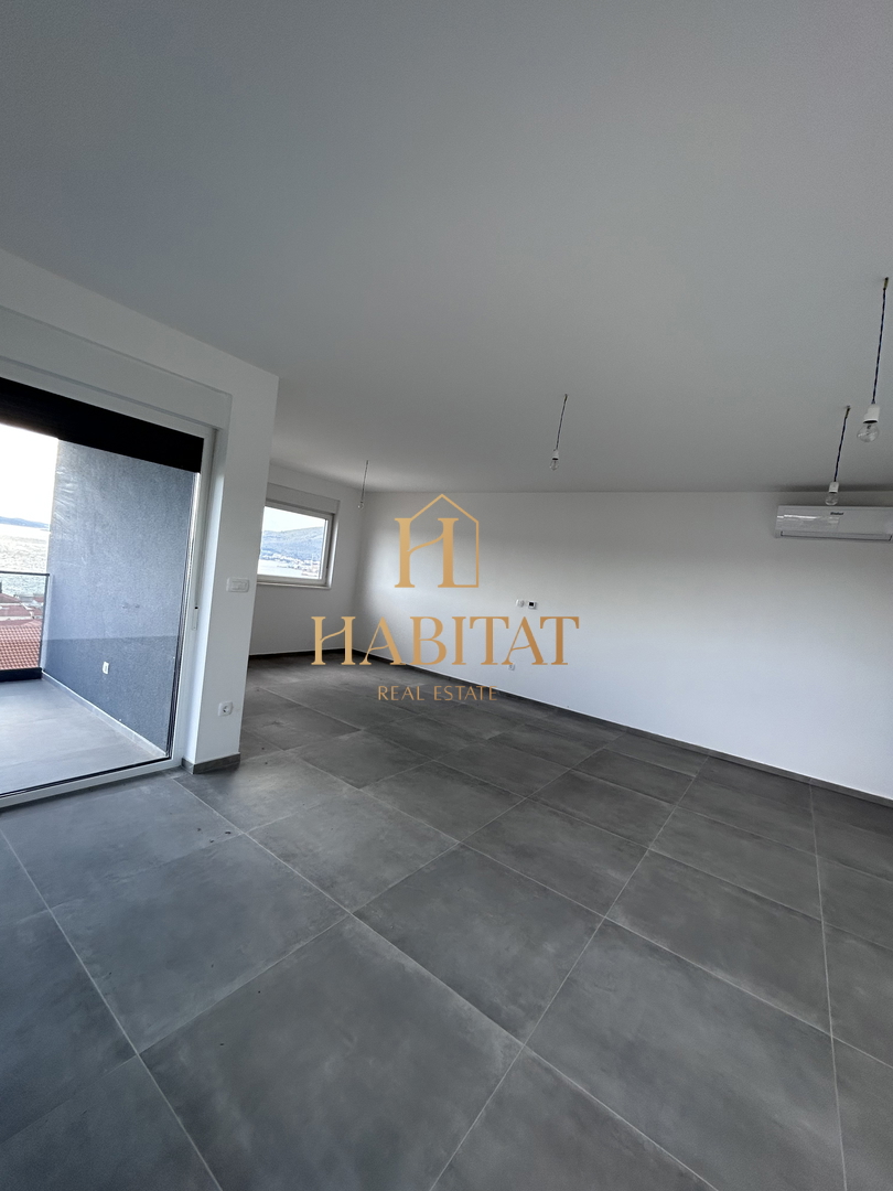 Dalmacija, Okrug Gornji, Penthouse 147m2, panoramski pogled na morje, bazen
