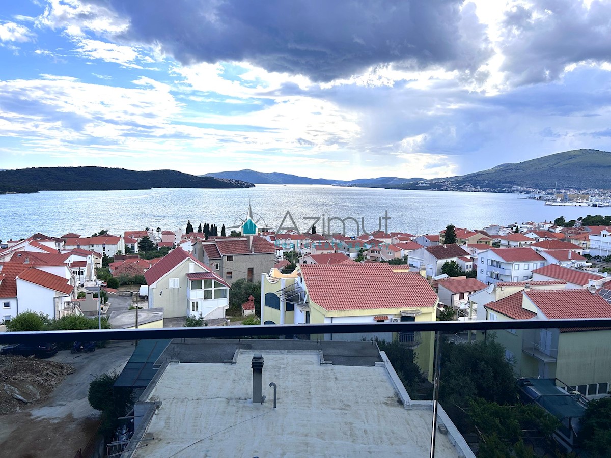 Dalmacija, Okrug Gornji, Penthouse 147m2, panoramski pogled na morje, bazen