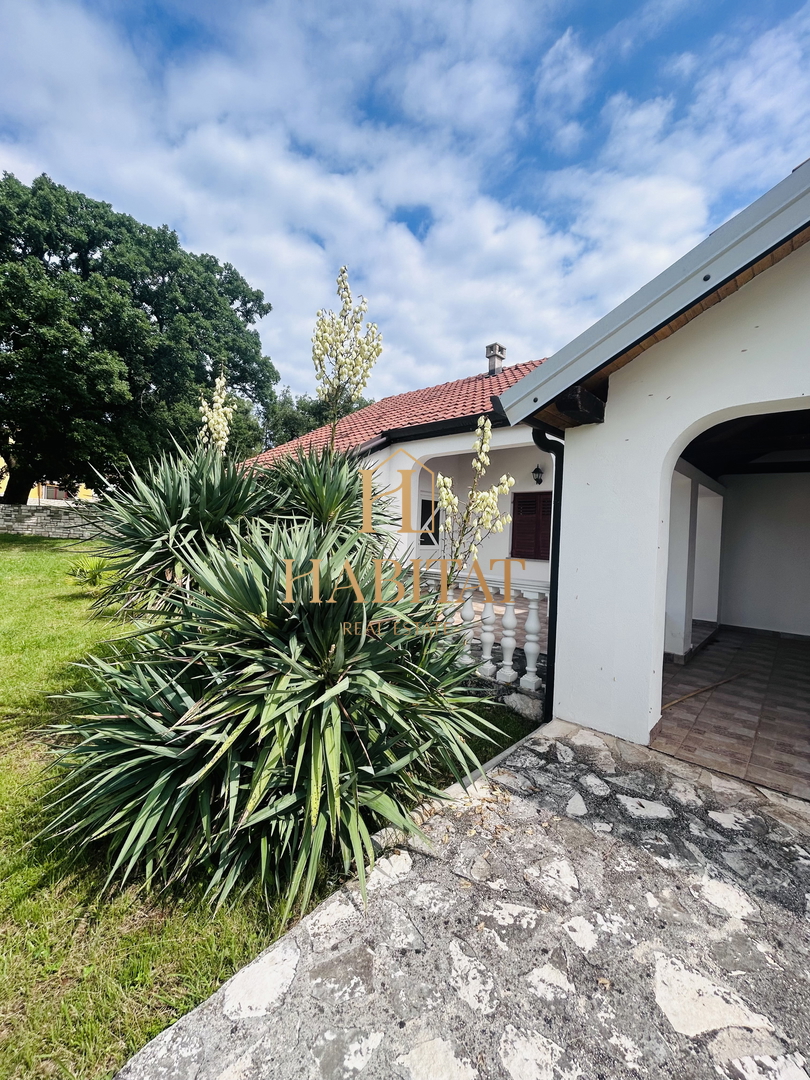 Istra, Kaštel, hiša 107m2, dvorišče 466m2