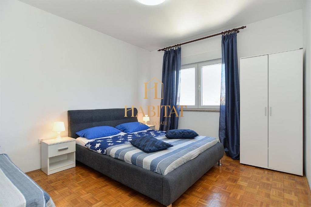 Istra, Medulin, hiša 220m2 s tremi apartmaji, 300m od morja