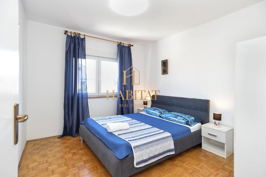 Istra, Medulin, hiša 220m2 s tremi apartmaji, 300m od morja