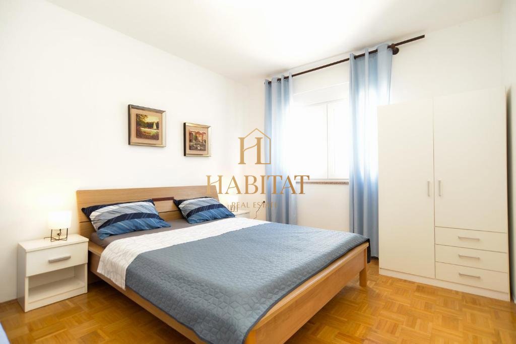 Istra, Medulin, hiša 220m2 s tremi apartmaji, 300m od morja