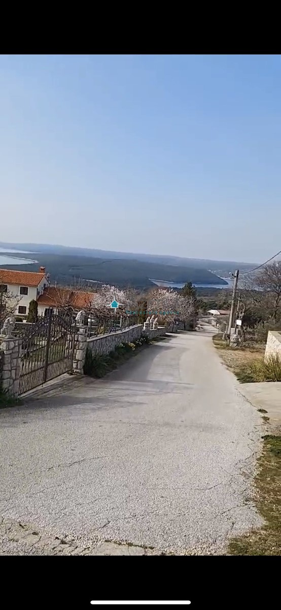 Labin, Skitača, gradbeno zemljišče 794m2 s pogledom na morje, 2500m od morja.