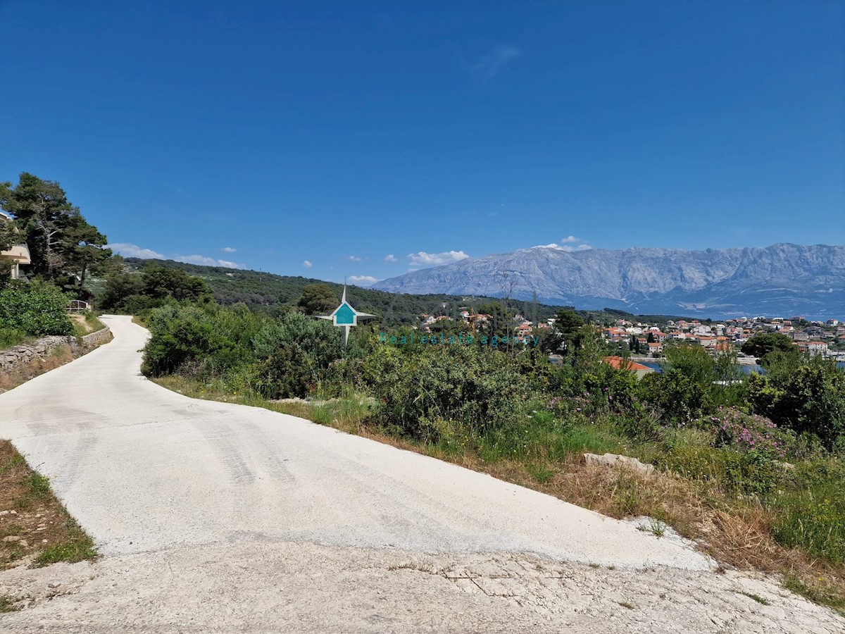 Dalmacija, Sumartin, gradbeno zemljišče 653m2, vsa infrastruktura, pogled na morje, 100m od morja