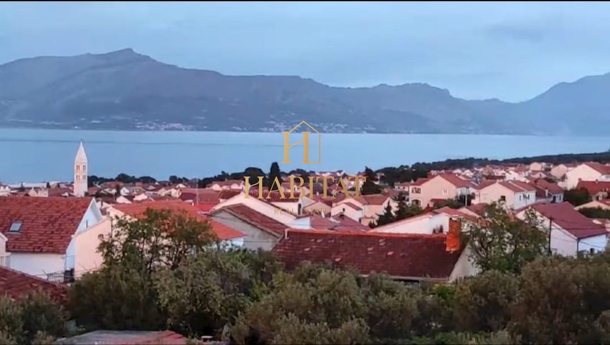 Dalmacija, Brač, Špetar, gradbeno zemljišče 920m2, prodaja, odprt pogled na morje, projekt za apartmaje