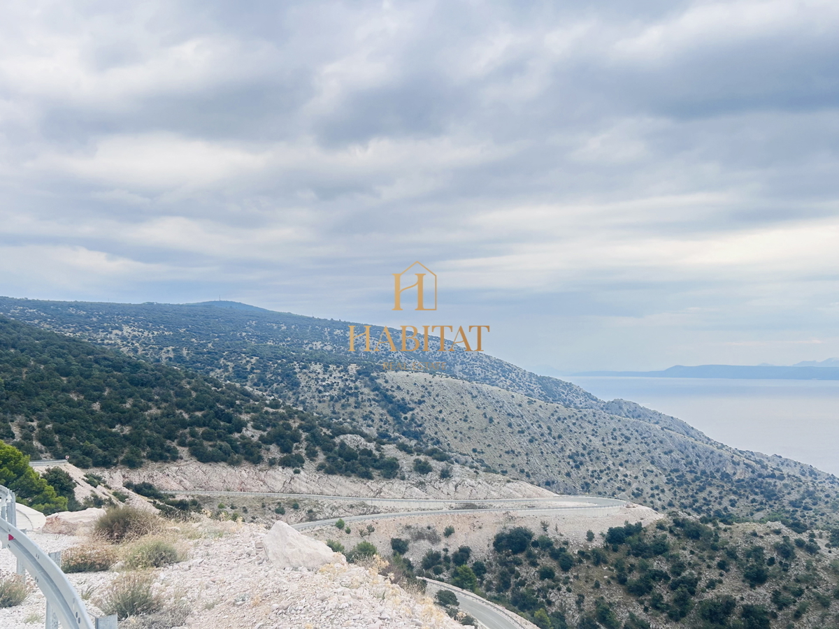 Dalmacija, otok Brač, Vidova Gora, parcela 4.657m2, odprt pogled na morje