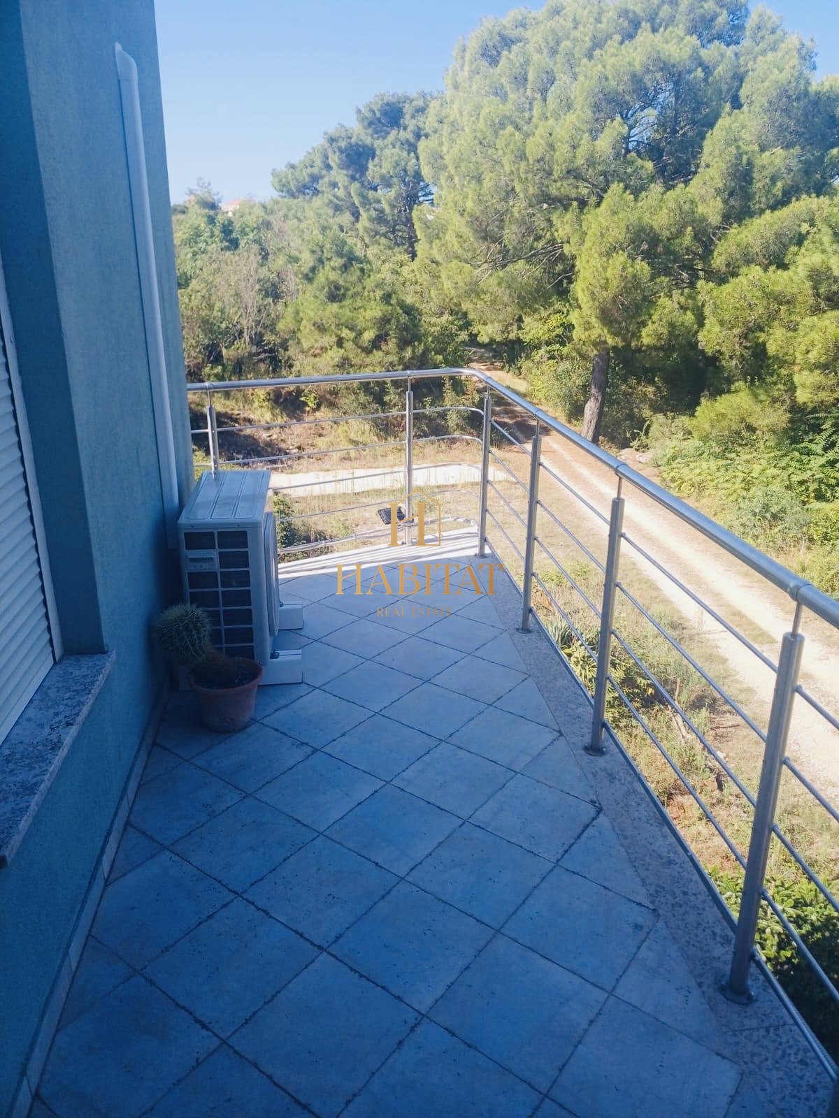 Istra, Kaštel, stanovanje 67m2, garaža 20m2, 2s+kp.