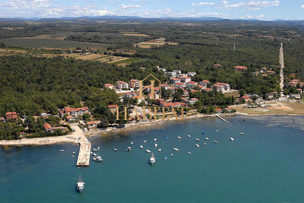 Istra, Karigador, gradbeno zemljišče 7808m2, 300m od morja, investicijska gradnja apartmajev, počitniških vil