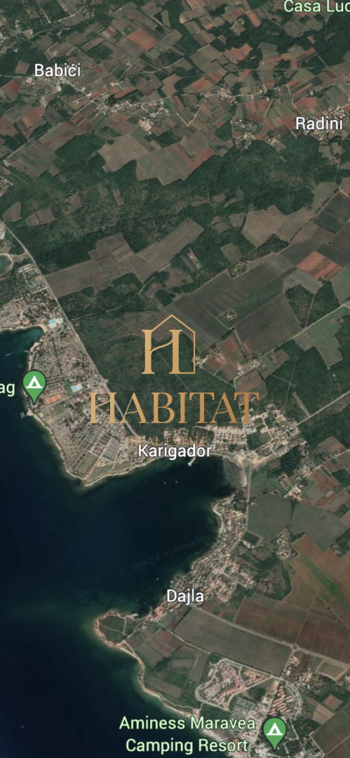 Istra, Karigador, gradbeno zemljišče 7808m2, 300m od morja, investicijska gradnja apartmajev, počitniških vil