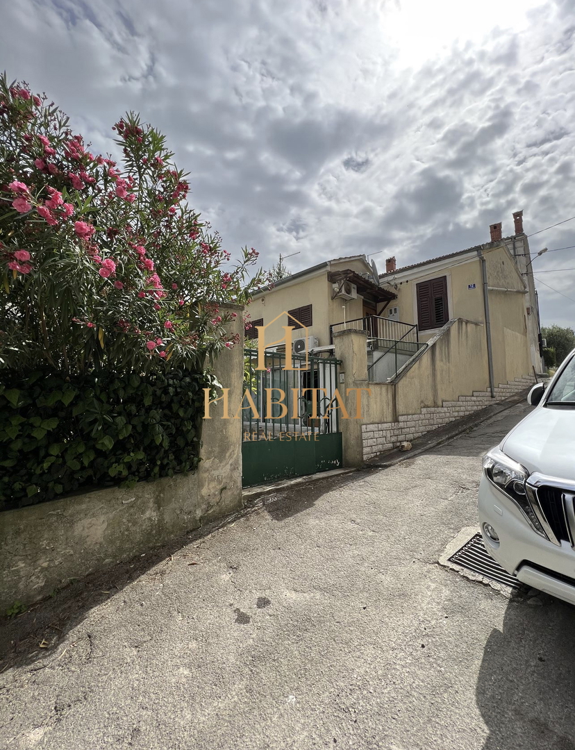 Istra, Pula center, hiša 150m2, 3 parkirna mesta, garaža, bližina bolnice
