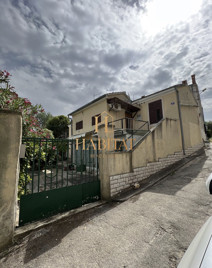 Istra, Pula center, hiša 150m2, 3 parkirna mesta, garaža, bližina bolnice