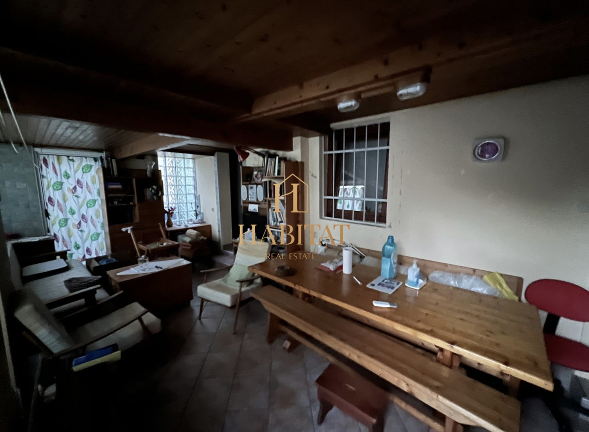 Istra, Pula center, hiša 150m2, 3 parkirna mesta, garaža, bližina bolnice