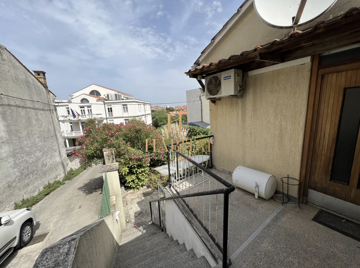 Istra, Pula center, hiša 150m2, 3 parkirna mesta, garaža, bližina bolnice