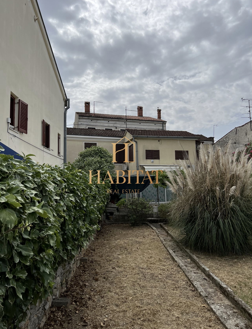 Istra, Pula center, hiša 150m2, 3 parkirna mesta, garaža, bližina bolnice