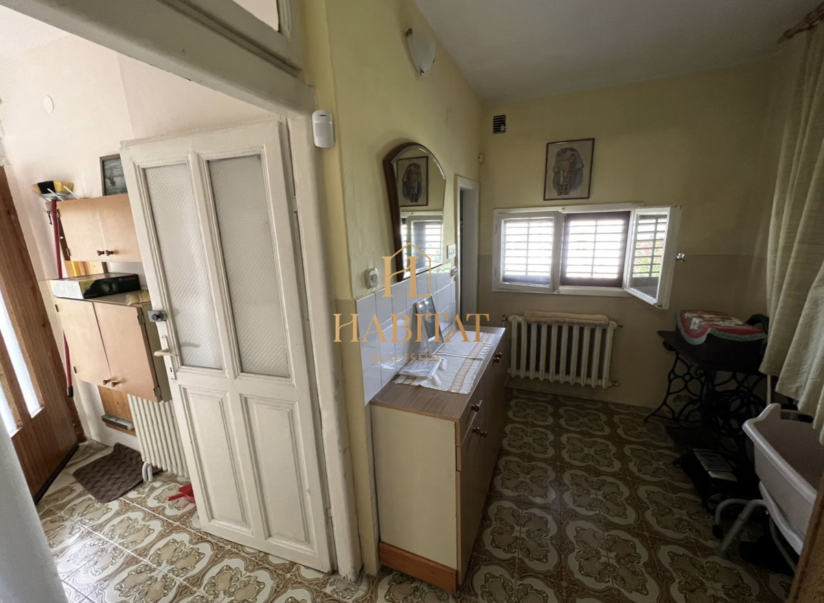 Istra, Pula center, hiša 150m2, 3 parkirna mesta, garaža, bližina bolnice