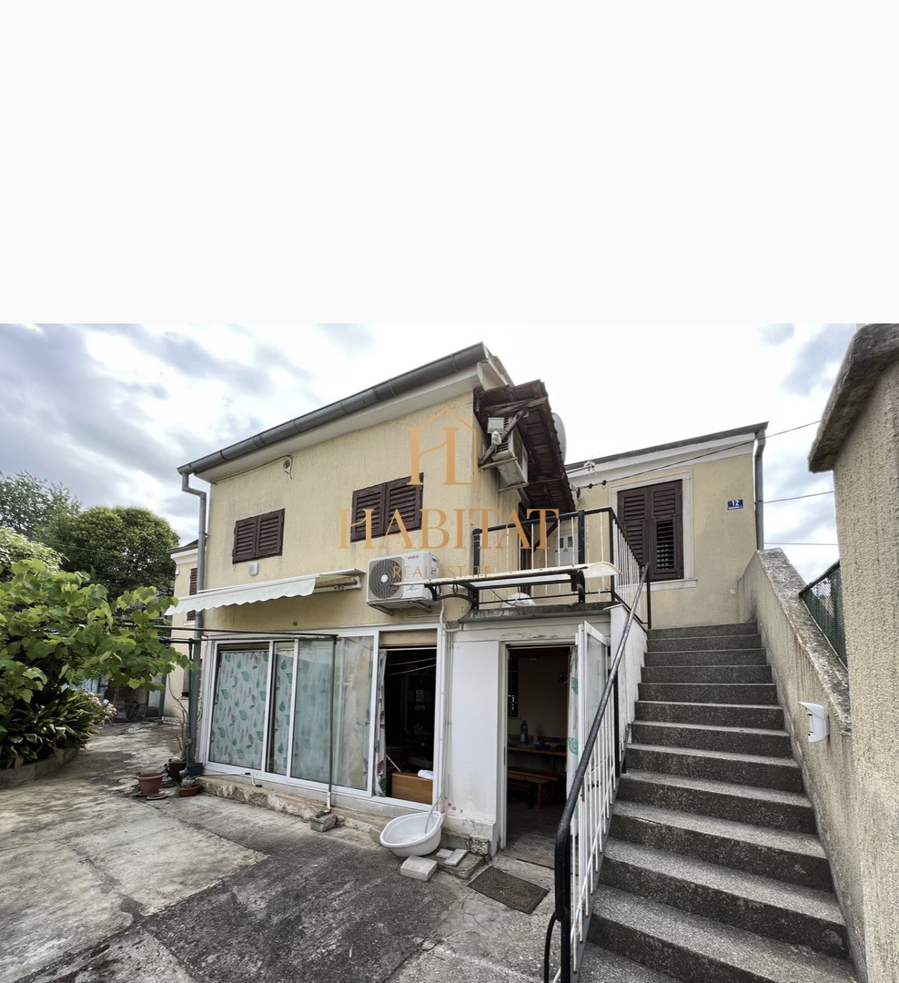 Istra, Pula center, hiša 150m2, 3 parkirna mesta, garaža, bližina bolnice