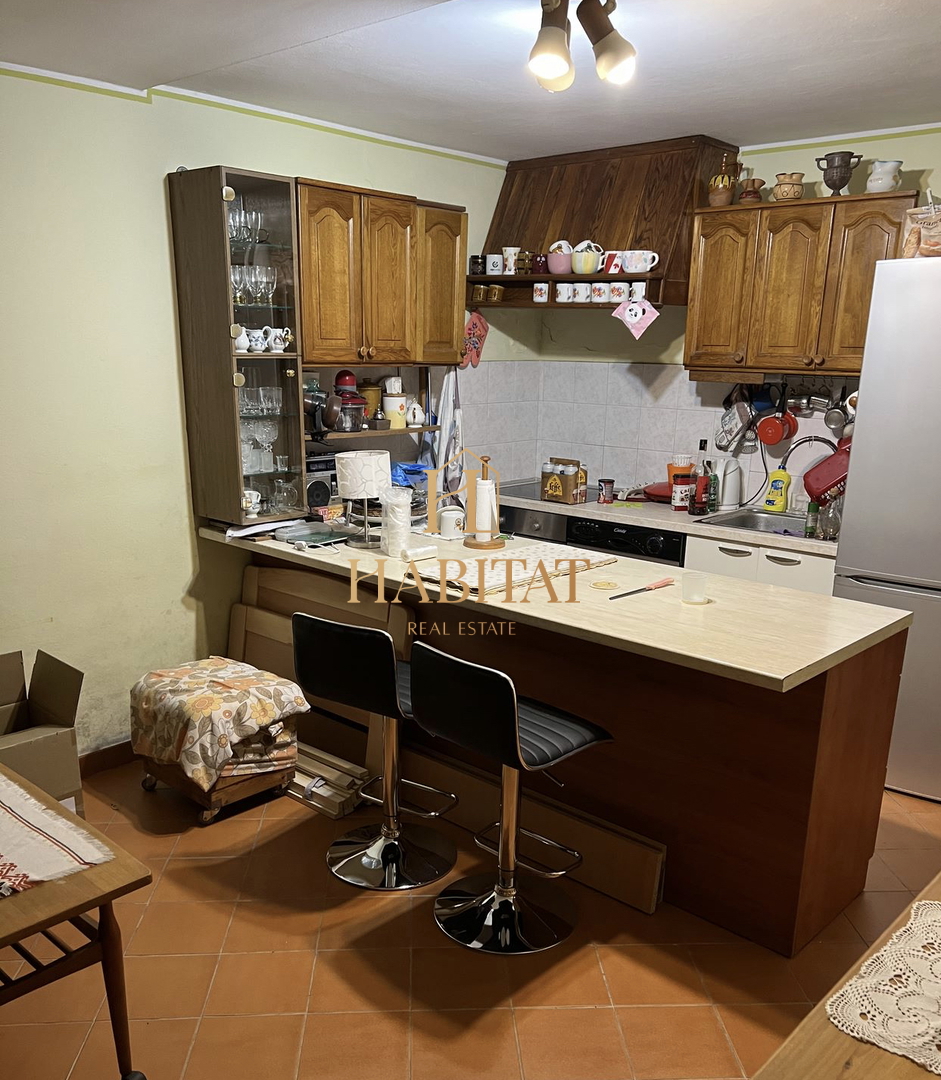 Istra, Pula center, hiša 150m2, 3 parkirna mesta, garaža, bližina bolnice