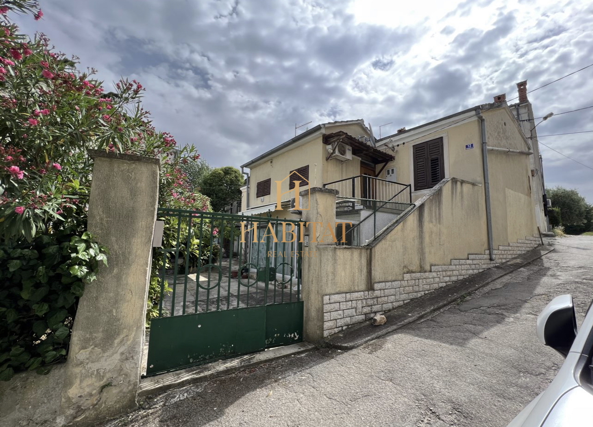 Istra, Pula center, hiša 150m2, 3 parkirna mesta, garaža, bližina bolnice