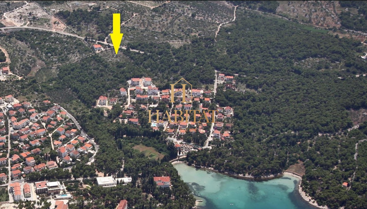 Dalmacija, otok Brač, Supetar, gradbeno zemljišče 3000m2, mešana raba, pogled na morje, 350m od morja