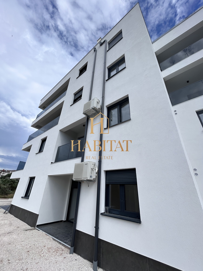 Dalmacija, Okrug Gornji, Penthouse 192m2, odprt pogled na morje
