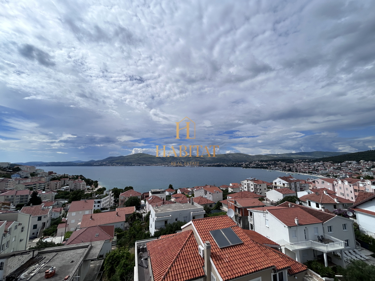 Dalmacija, Okrug Gornji, Penthouse 192m2, odprt pogled na morje