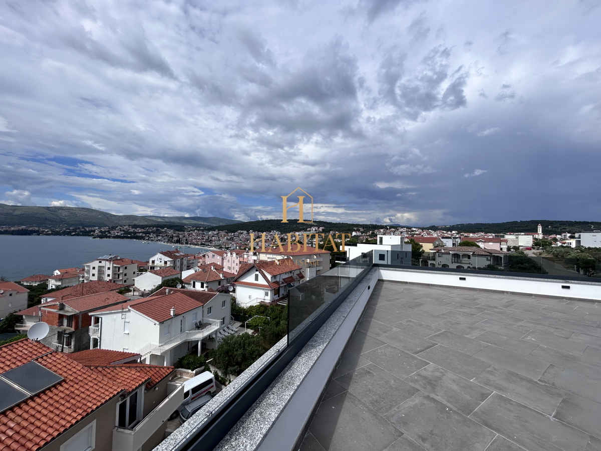 Dalmacija, Okrug Gornji, Penthouse 192m2, odprt pogled na morje