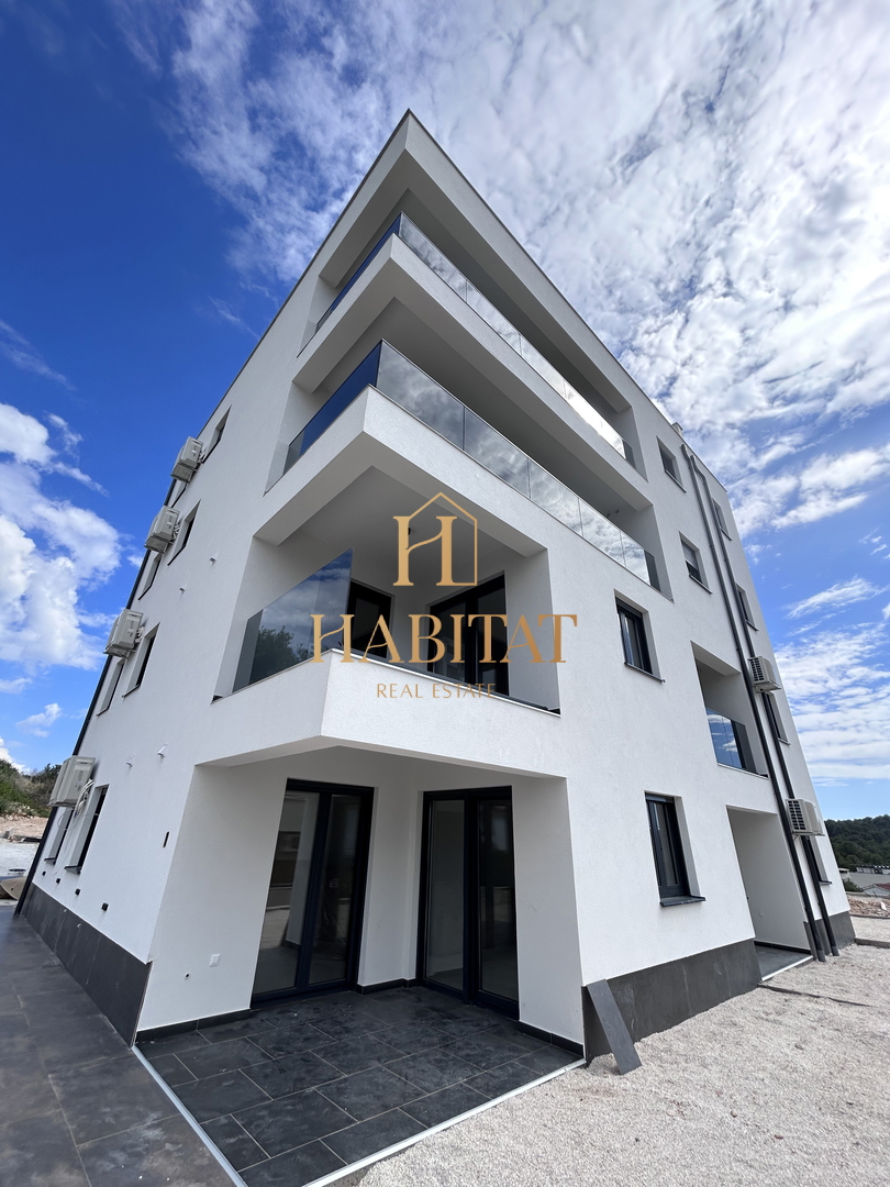 Dalmacija, Okrug Gornji, Penthouse 192m2, odprt pogled na morje