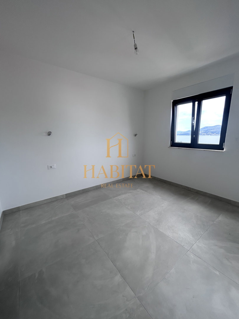 Dalmacija, Okrug Gornji, Penthouse 192m2, odprt pogled na morje