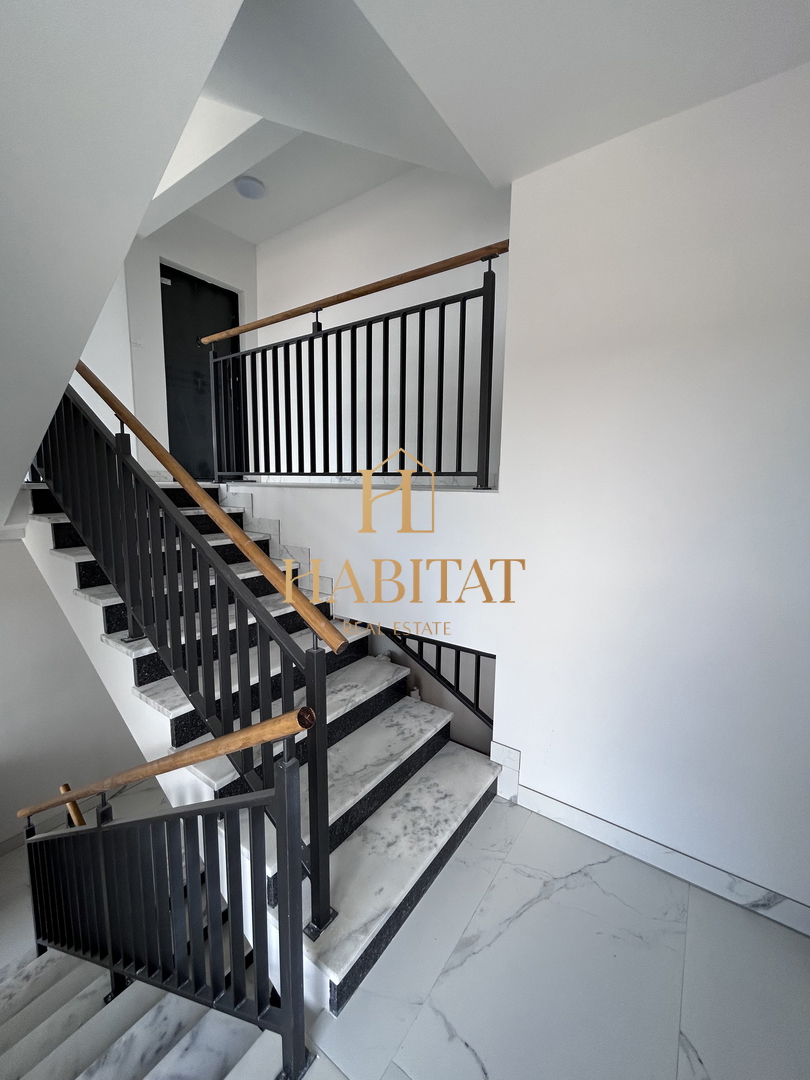 Dalmacija, Okrug Gornji, Penthouse 192m2, odprt pogled na morje