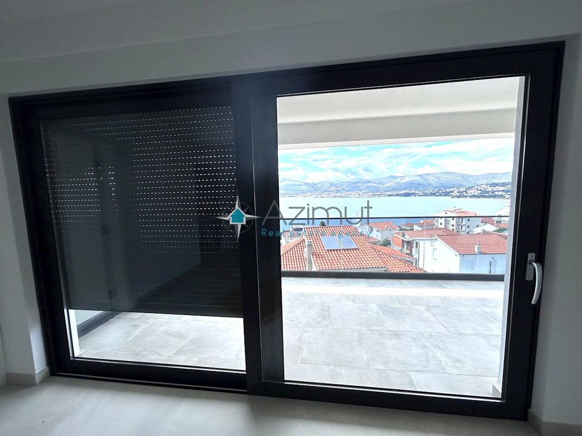 Dalmacija, Okrug Gornji, Penthouse 192m2, odprt pogled na morje