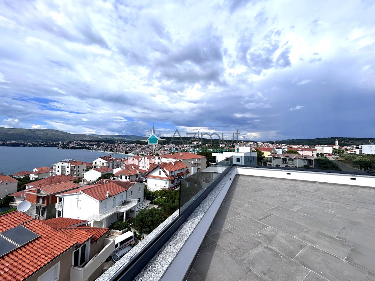 Dalmacija, Okrug Gornji, Penthouse 192m2, odprt pogled na morje