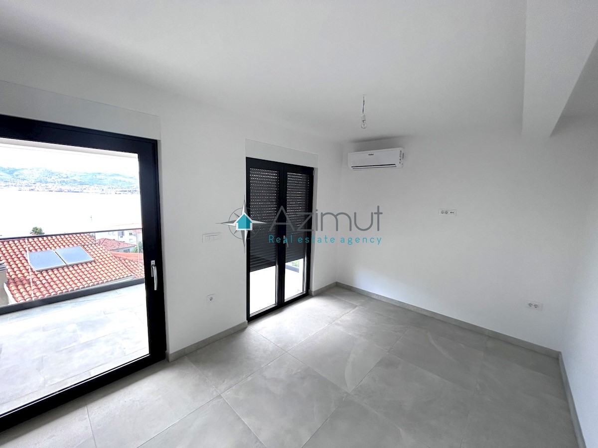 Dalmacija, Okrug Gornji, Penthouse 192m2, odprt pogled na morje