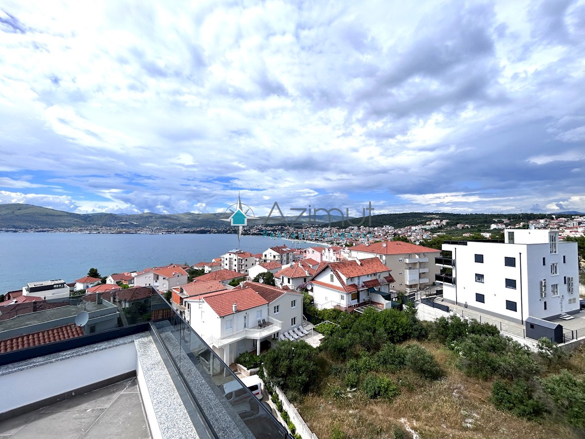 Dalmacija, Okrug Gornji, Penthouse 192m2, odprt pogled na morje