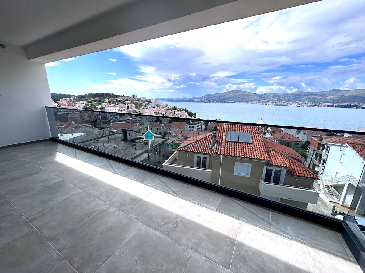 Dalmacija, Okrug Gornji, Penthouse 192m2, odprt pogled na morje