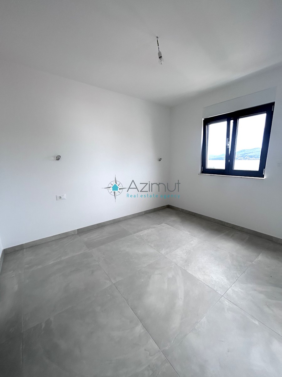 Dalmacija, Okrug Gornji, Penthouse 192m2, odprt pogled na morje