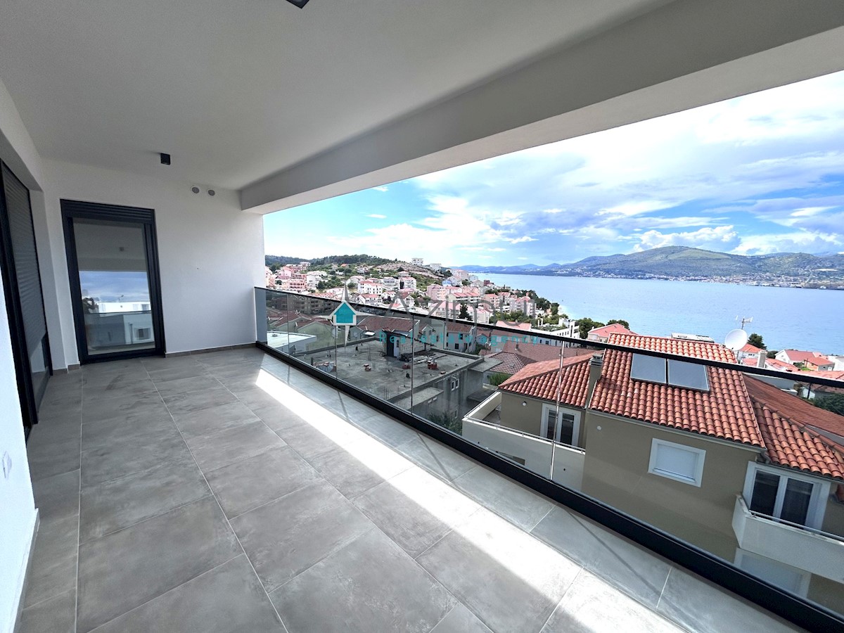 Dalmacija, Okrug Gornji, Penthouse 192m2, odprt pogled na morje